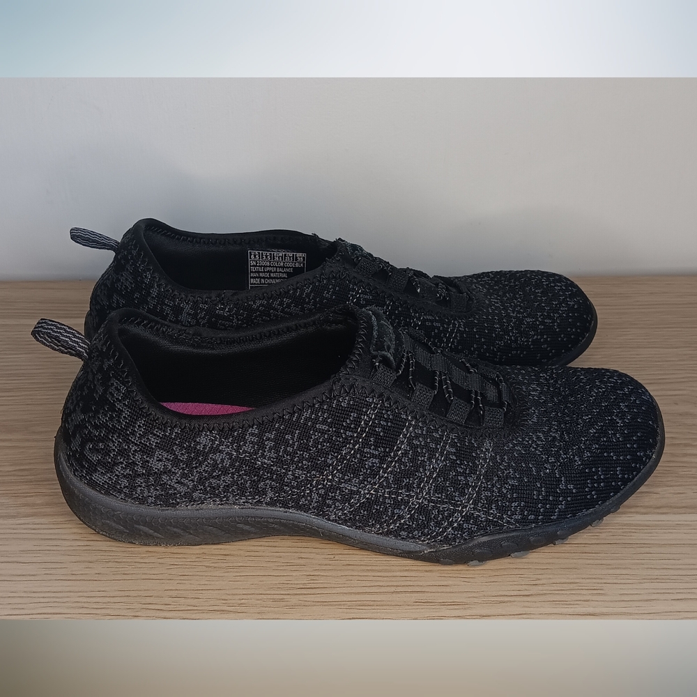 Skechers Women's Relax Fit Breath Easily Slip On Walking Sneakers Black Gray 6.5